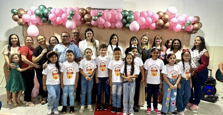 Prefeita de Marcação celebra reabertura de sala de leitura na Escola Raimunda Soares